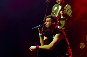 SkyFullOfStars-entertainers-015